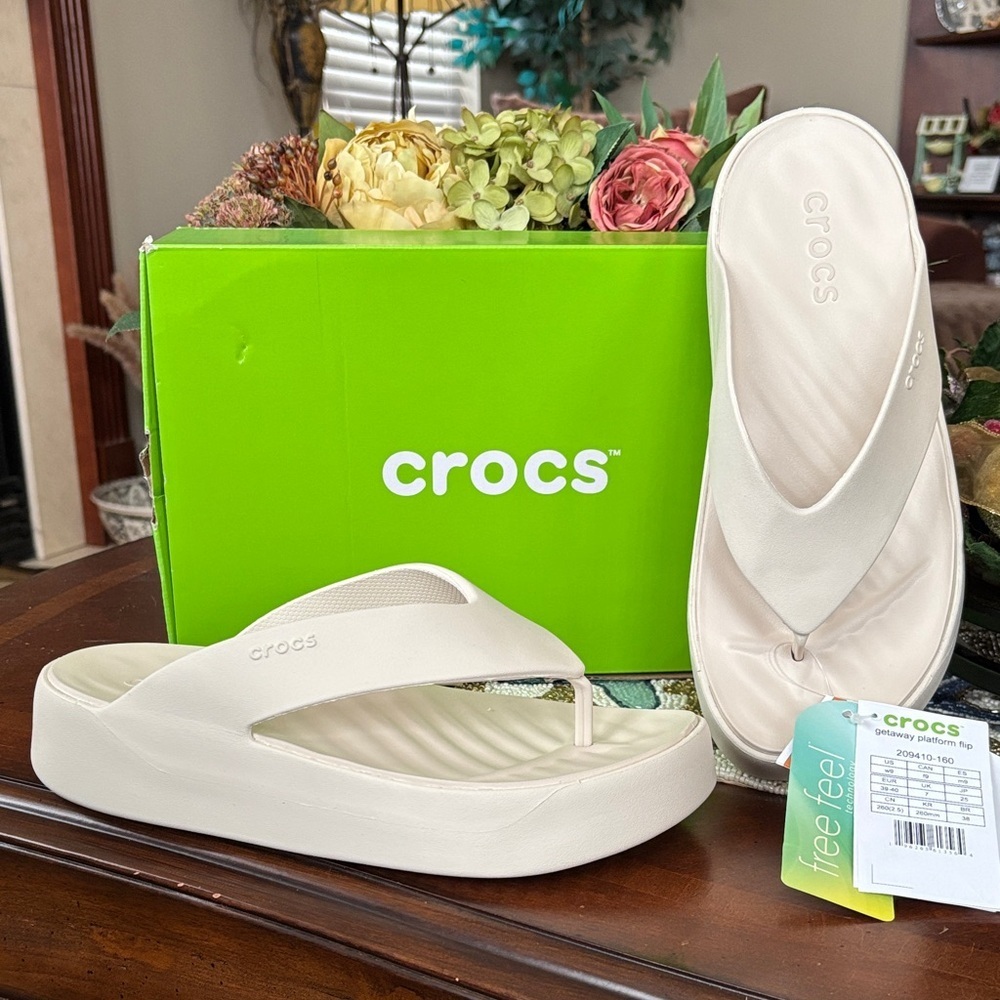 Brand New Crocs Getaway Platform Flip Neutral Stucco Slides Sandals Lightweight
